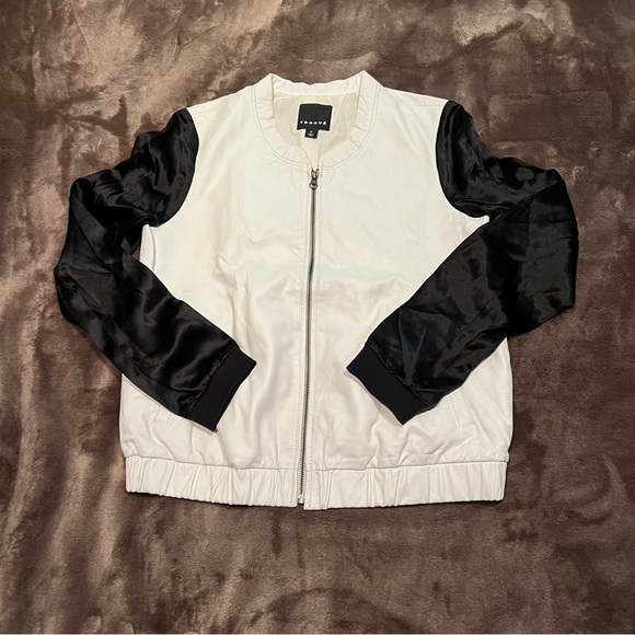 Trouve Jackets & Blazers - Pre owned trouve jacket sz M black and white